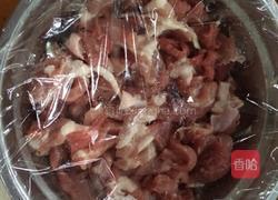 青瓜炒猪肉的做法图解2