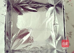 草莓酸奶慕斯蛋糕(6寸）的做法图解2