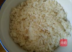 腊肠蒸米饭的做法图解1