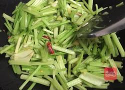 芹菜炒豆干的做法图解3
