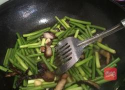 蒜苔炒腊肉的做法图解4