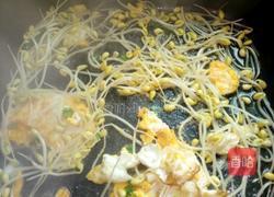 鸡蛋炒河粉的做法图解3