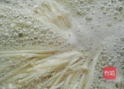 浇油金针菇肉片的做法图解2