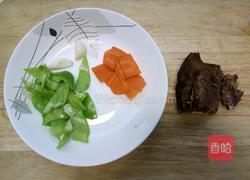 辣炒卤牛肉的做法图解1