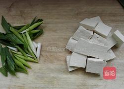 青蒜烧脆皮豆腐的做法图解2
