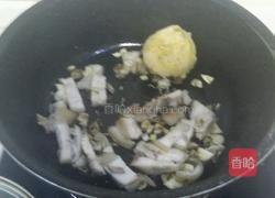 酸菜小炒的做法图解3