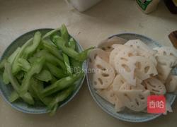 西芹炝藕的做法图解1