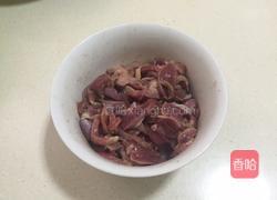 孜然炒鸡胗的做法图解1