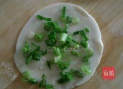 饺子皮―葱油饼的做法图解1