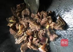 油豆腐炒鸭肉的做法图解3