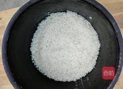 红薯香肠焖饭的做法图解2