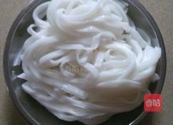 焖炒河粉的做法图解1