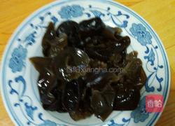 莴笋炒胡萝卜木耳肉的做法图解4