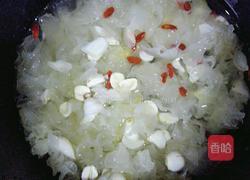 银耳莲子羹的做法图解2