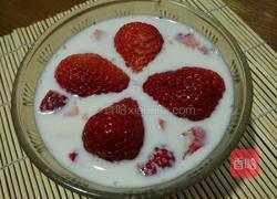 酸奶草莓大果粒的做法图解4