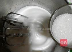 草莓淡奶油蛋糕卷的做法图解7
