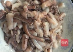 青椒鱿鱼的做法图解1
