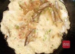 鱼仔煎蛋的做法图解2