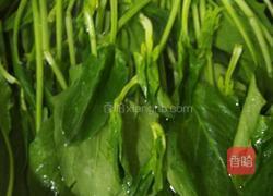 果仁菠菜拌麻酱的做法图解1