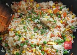 扬州炒饭的做法图解5