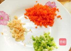 虾皮胡萝卜鸡蛋碎（宝宝高钙高蛋白食谱）的做法图解2