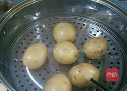 葱香孜然小土豆的做法图解1