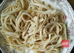 芹菜千张炒肉片的做法图解2