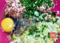 白菜猪肉饺子(麦穗饺子包法)的做法图解2