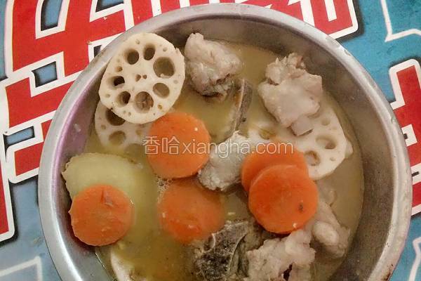 排骨汤的做法莲藕花生 NjAwX2MyXzQwMA