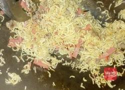 午餐肉丁炒面的做法图解8