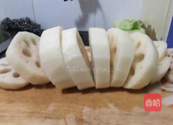 莲藕排骨汤的做法图解2