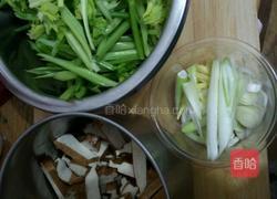 芹菜炒豆干的做法图解1
