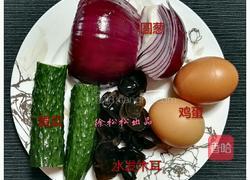 鸡蛋炒圆葱的做法图解1