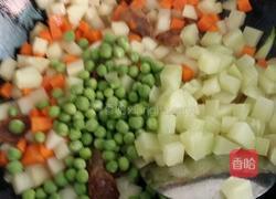 香肠炒饭的做法图解2