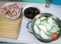 小公鸡粉条葫芦炖榛蘑的做法图解1