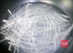 小公鸡粉条葫芦炖榛蘑的做法图解2