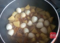 鹌鹑蛋闷土豆的做法图解4