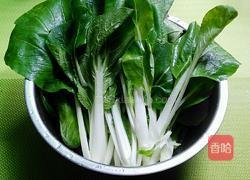 蒜香肉沫淋小白菜的做法图解1