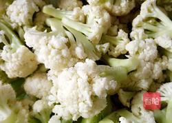 西红柿炒花菜的做法图解1