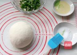 香葱油饼的做法图解1