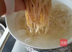 手擀三条腿面条的做法图解10