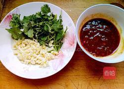 肉末腰果捞粉丝的做法图解2