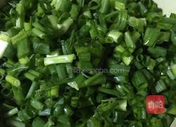 葱虾盒子（参照韭菜盒子起的名）的做法图解1