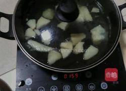 冰糖雪梨银耳红枣枸杞汤的做法图解1