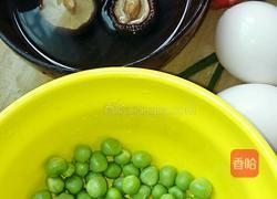 胡萝卜香菇蛋炒饭的做法图解1