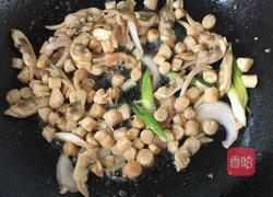 三鲜红菇腐竹汤的做法图解1