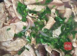 三鲜红菇腐竹汤的做法图解3