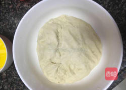 挤挤小熊豆沙面包的做法图解2
