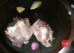 小白菜骨棒汤的做法图解2