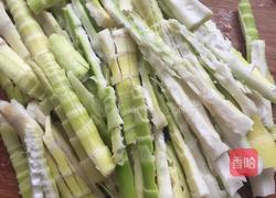 小春笋炒肉加咸菜的做法图解1